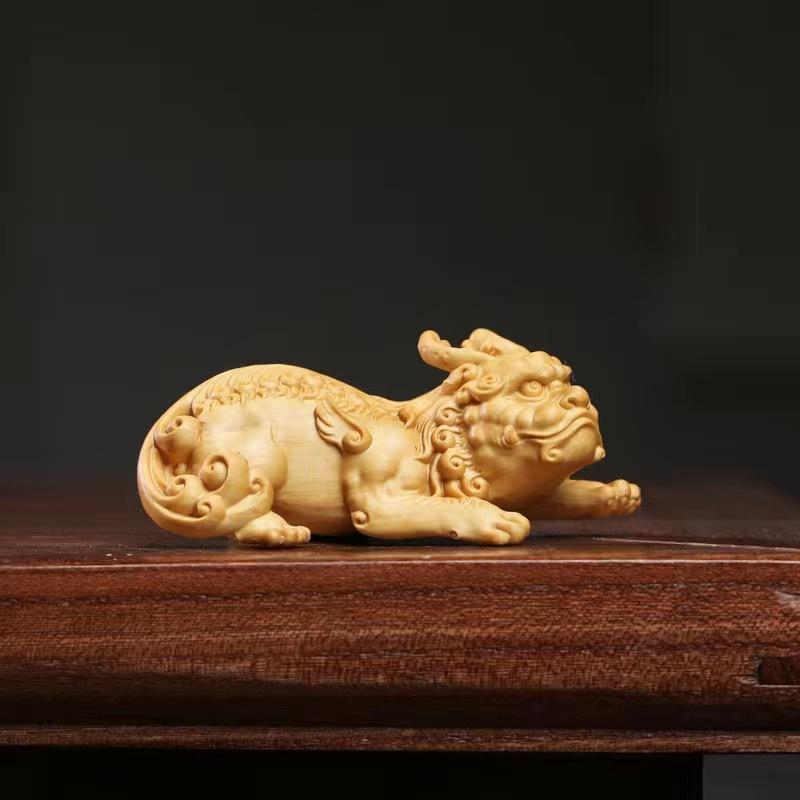 置物 崖柏 双角 貔貅 金運招来 古代瑞獣 木彫り 無垢材 縁起物 手持ち飾り 高級感 中華風 デスク インテリア 開運 ギフト 小型
