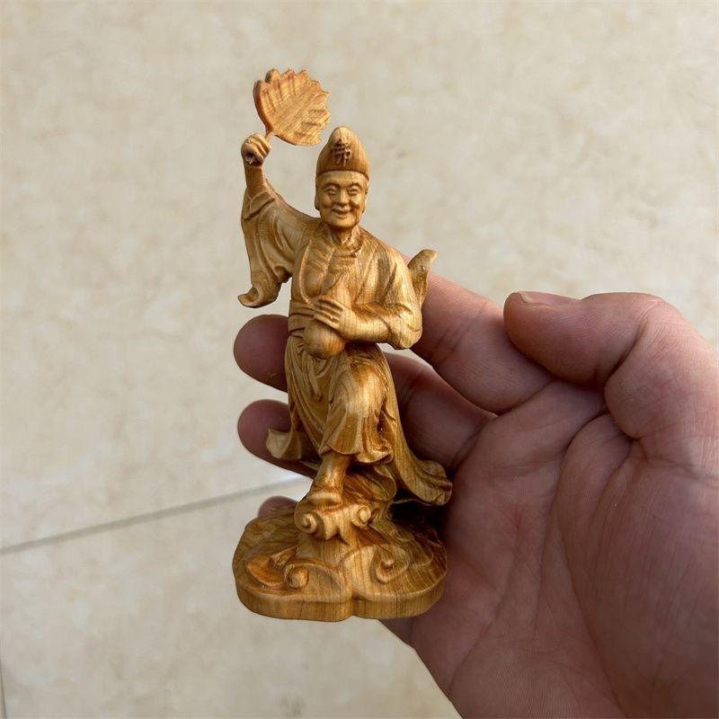 木彫り 置物 済公和尚 降龍羅漢 扇持ち ツゲの木 無垢材 精巧な造形 新中華風 リビング 居間 書斎 オブジェ 開運 縁起物 飾り物 フィギュア 人物像