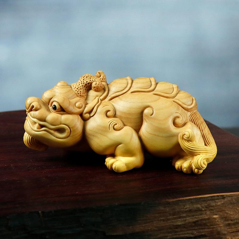 置物 男性用 ツゲの木製 木彫り 細工物 一本角 貔貅 中国風 動物 掌玩品 文玩 コレクション デスク飾り 観賞用 縁起物 ラッキーアイテム 装飾品