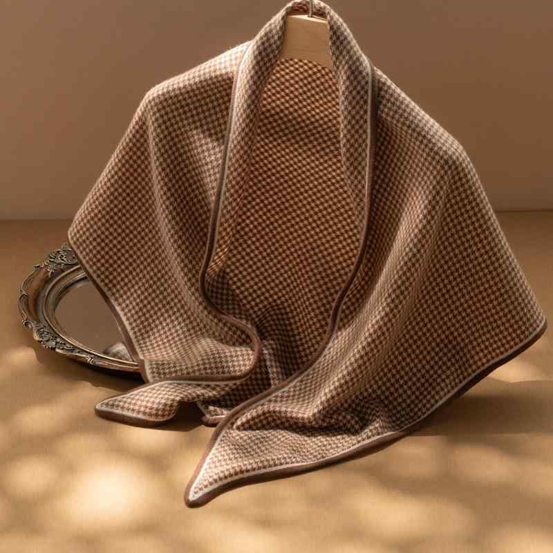 ショール レディース 三角ストール ピュア カシミヤ 山羊絨 秋冬 防寒 保温 千鳥格子 パイピング 織り 上品 高級感 シンプル 万能デザイン モカブラウン キャラメル モダンアッシュ|あじゅり