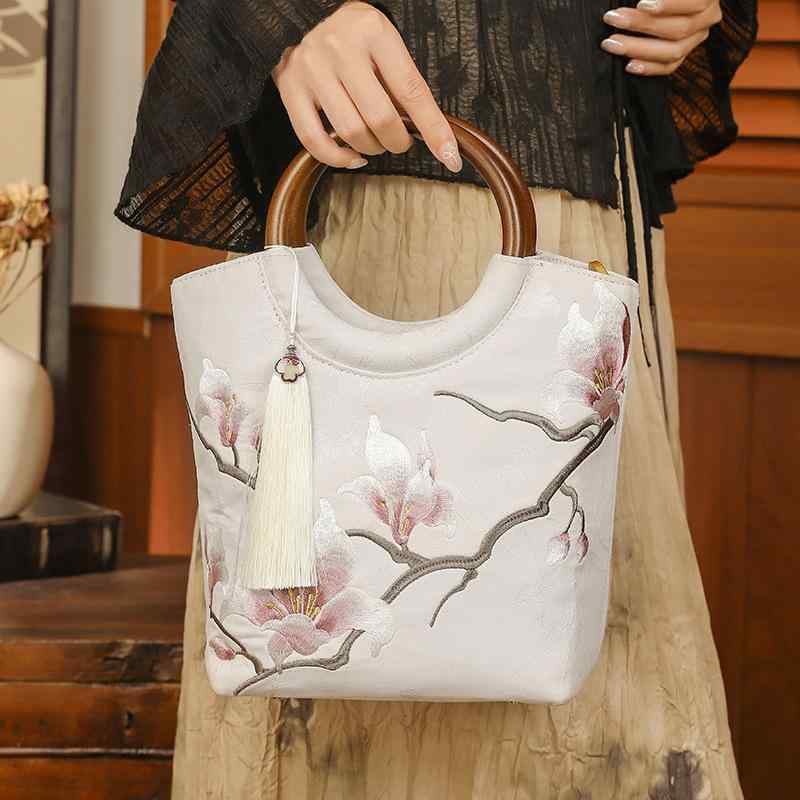 ハンドバッグ バケットバッグ 民族風 古風 チャイナドレス風 玉蘭深処 木蓮柄 刺繍 木製ハンドル チェーン 鍵付き 横型 ポリエステル 普段使い デイリーユース 仕切り付き 型崩れしにくい 春夏