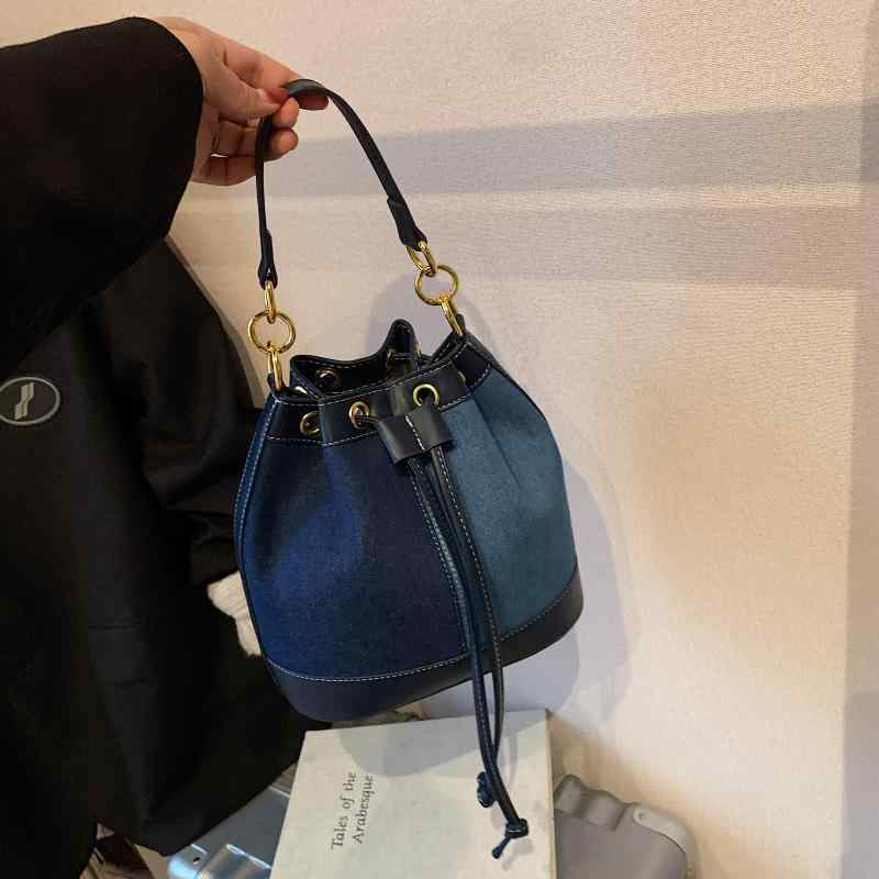 バケットバッグ レディース 女性用 レトロ ヴィンテージ デニムプリント ワンショルダー 斜め掛け クロスボディ 肩掛け 万能 普段使い カジュアル 個性的デザイン 切り替え 巾着型 ソフト 春夏 鞄