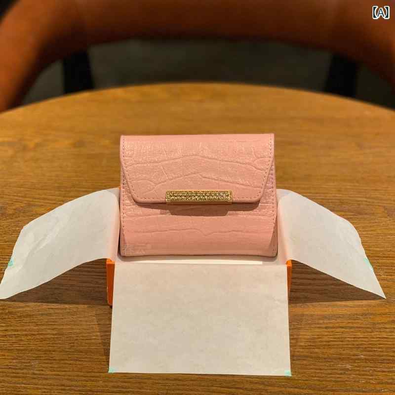 金入れ レディース 二つ折り 短金入れ 黄味がかった 石目調 型押し クロコダイル調 ラッキーアイテム 多役立つこと パウダーコンパクト 折りたたみ 伝達ルート石ころ 今めかしい 心地よい