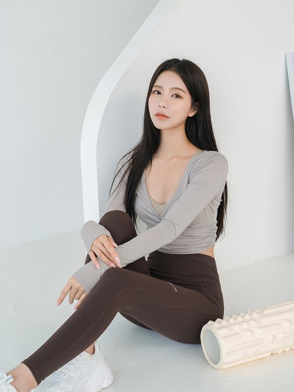 Tシャツ レディース 長袖 Vネック プルオーバー ショート丈 セクシー 細見え スリム タイトフィット スポーツ ヨガ フィットネス ダンス ランニング 通気性 再生繊維 スパンデックス ブラック ピンク グレー ホワイト