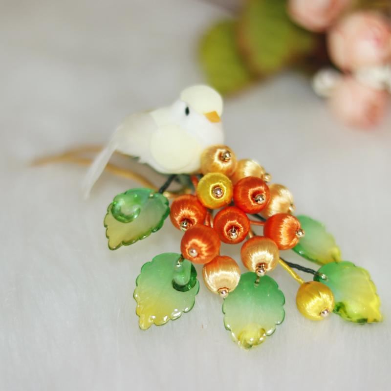 簪 レディース かわいいふっくら小鳥 組み花 枇杷の実 ベリーモチーフ 合金製 ハンドメイド 中華風 アンティーク調 漢服 和装 髪飾り ヘアピン イベント 記念日