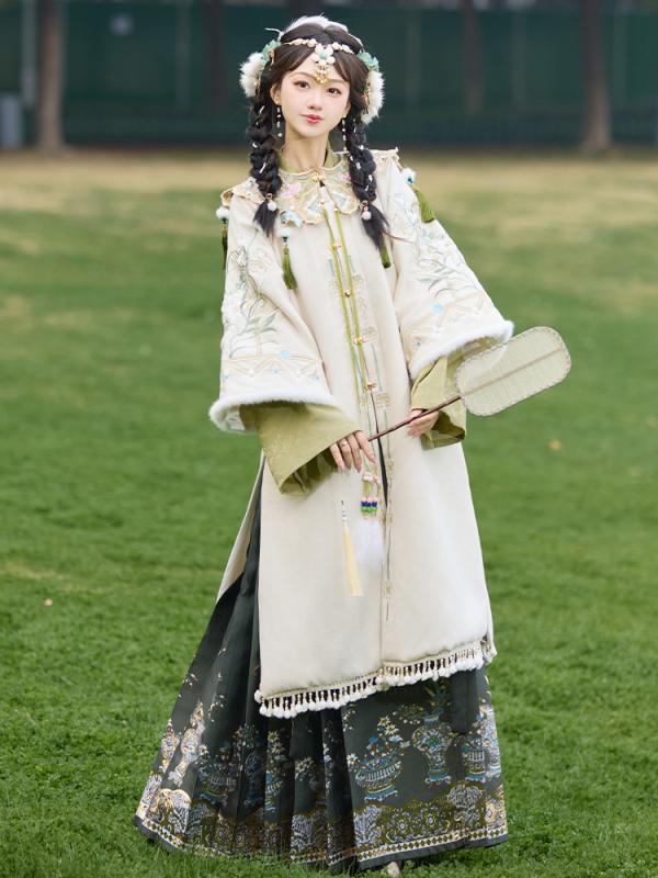 漢服 レディース 秋冬 保温 防寒 明制 新中華風 重厚刺繍 織金 馬面スカート 雲肩 ショール セットアップ アンサンブル ポリエステル ウール 厚手生地|あじゅり