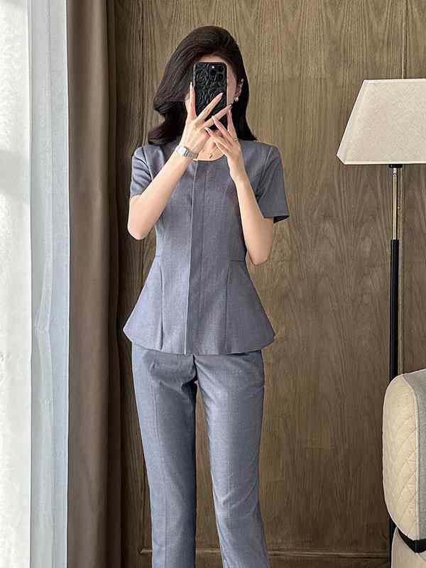セットアップ レディース ノーカラー パンツスーツ 半袖 薄手 春夏 オフィス ビジネス 通勤 事務服 制服 接客 受付 ホテル 美容院 ワーキングウェア 上品 きちんと感 ポリエステル ストレッチ しわになりにくい