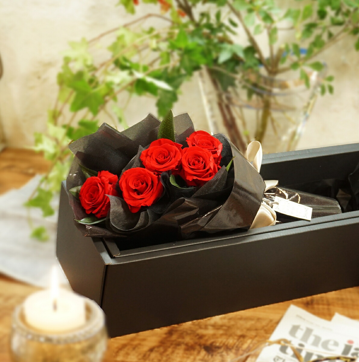 枯れないお花、赤薔薇5本のプリザーブドフラワーの胸花、ボックス席入り口・入口。赤薔薇 プリザーブドフラワー 言い入れる ダーズローズ 生まれ落ちる日 不死化日 花言葉  クリスマス バレンタインデー 白いことデー 差し上げ物 赤いことサクラ色