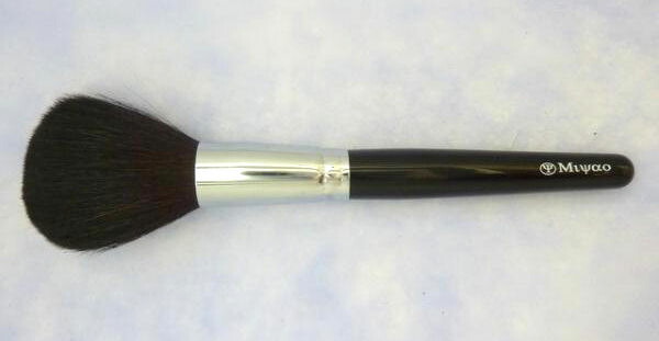 Amazon | メイクブラシ MRシリーズ-8 チークブラシ 灰リス100％ 熊野筆