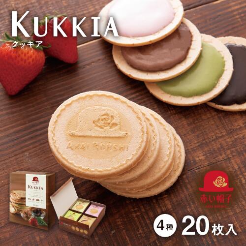 赤いクリスマスツリー ミルクティー❣️ 横浜赤レンガ倉庫のクリスマスツリー🎄 です。 今年も今日から