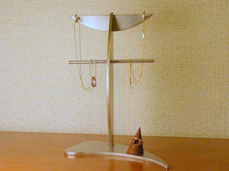 生まれ落ちる日差し上げ物に 2本掛けネックレスディスプレイスタンド 輪っか照明ランプ付き添い人