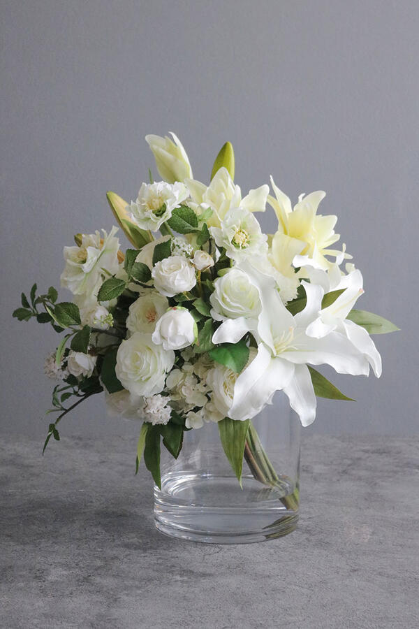 ホワイト芍薬×リリーブーケ シリンダーベース(造花)【フレグランスオプションあり】|あーかんび(AKANBI)