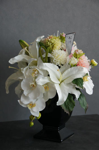 カサブランカ×ダリア お供え美術御花（造花）※花器はうつり変わりとなります