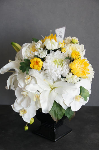 カサブランカ×菊 お供え美術御花（造花）※花器はうつり変わりとなります