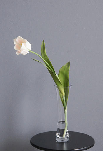 ピンクチューリップ１輪挿し フルートベース（造花）｜あーかんび（AKANBI）