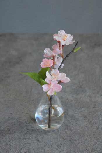 ミニ枝桜 プチドロップベース（造花） 【差し上げ物御徒面子相応う可】