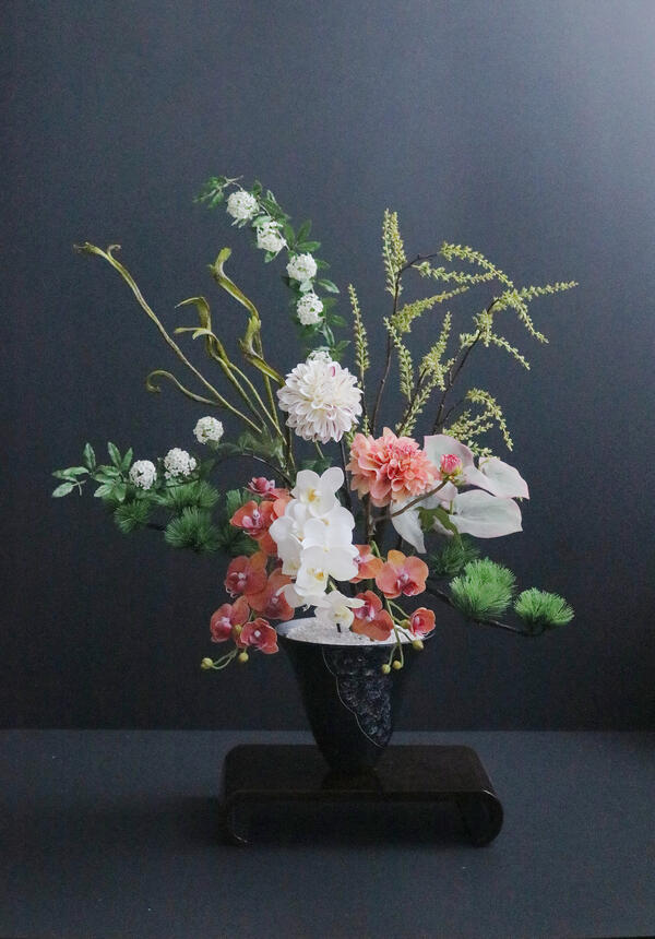 紅白ダリア × 紅白夢見鳥蘭 × 萬古焼花器（造花）