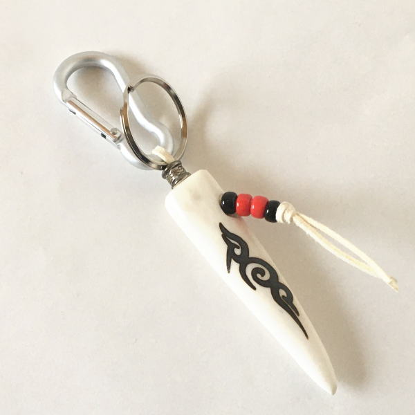 楽天市場】エゾシカの角で作られた 鹿角 キーホルダー Mサイズ