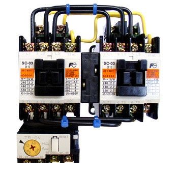 (LINEクーポン有)【受注生産品 納期-約3週間】富士電機 SW-03RM SI-AC200V 0.75K KO-AC100V 1BX2 可逆形電磁開閉器 ケースカバーなし SW03RMSIAC200V0.75KKOAC100V1BX2