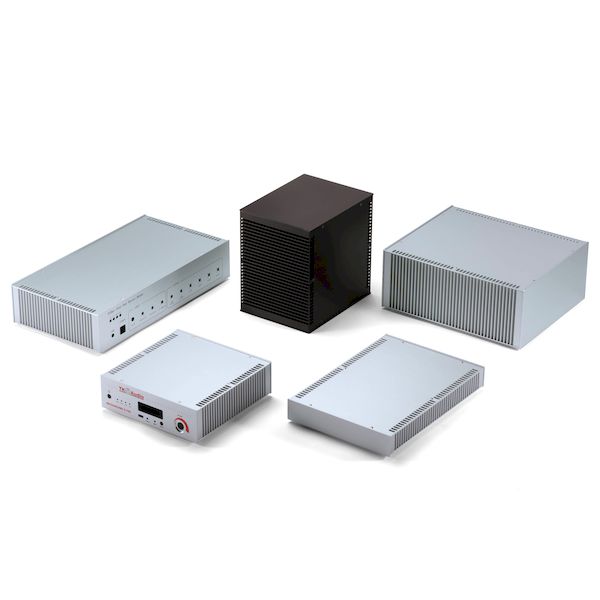 (LINEクーポン有)タカチ電機工業 HY133-28-33BB 直送 代引不可・他メーカー同梱不可 縦型ヒートシンク式アルミサッシケース HY1332833BB