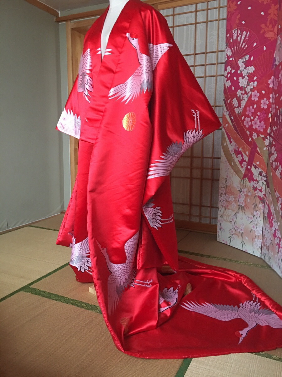 赤地に華やかな花柄が特徴の着物 大衆演劇 赤地に華やかな花柄が特徴の着物 大衆演劇 赤地に華やかな花柄が特徴の