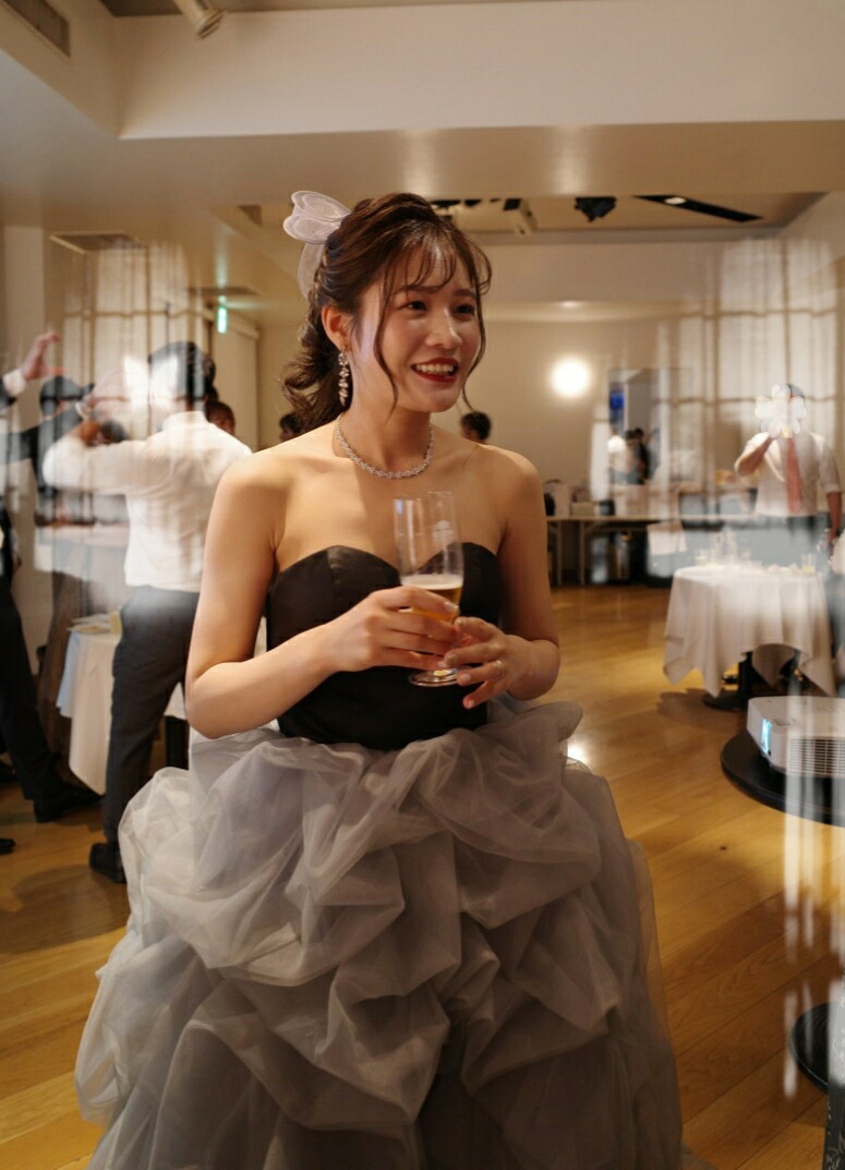 実例写真!カラードレス ベアトップ グレー ラッフルフリル デザイン感 チュールスカート 前撮り|暁_ASUSA
