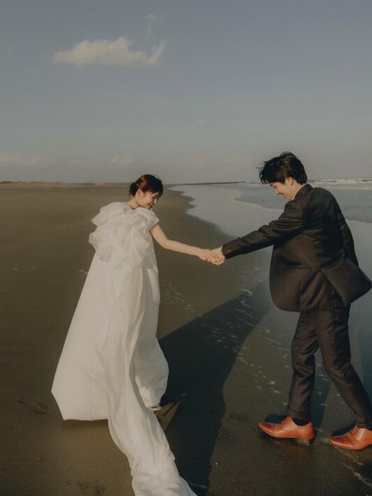 前撮り　ウェディングドレス ツーピース ビーズ マットクレープ生地 送料無料！実例写真！ウェディングドレス ツーピース ビーズ クレープ