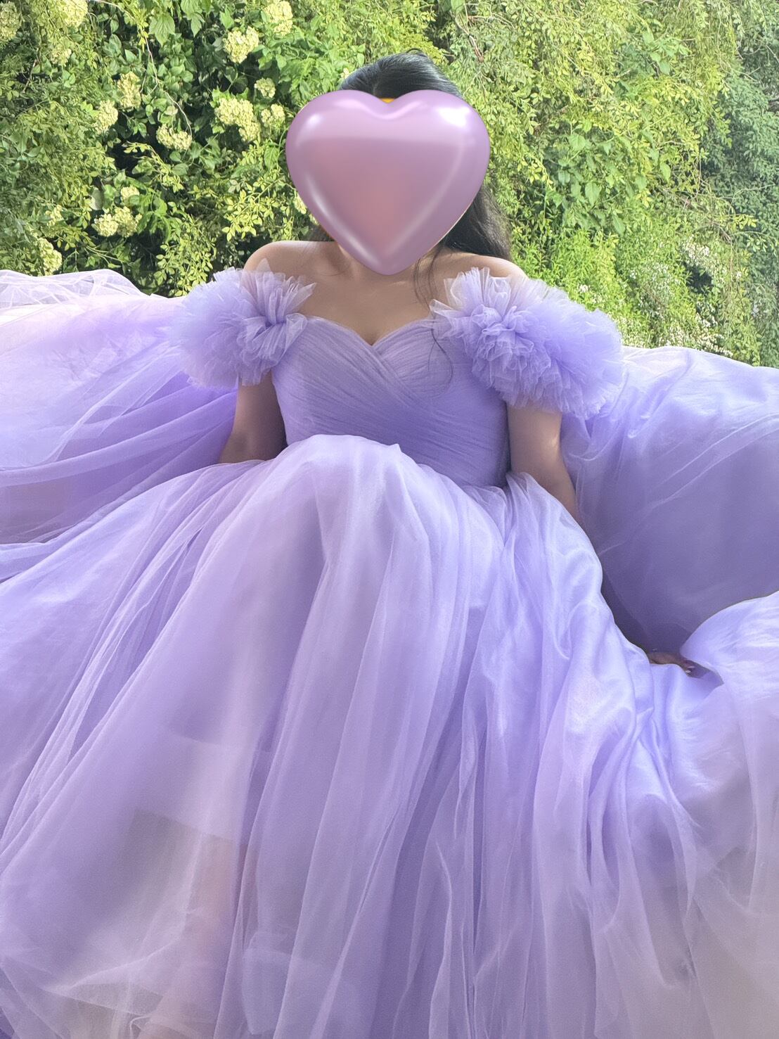 実例写真！カラードレス パープル 柔らかく重ねたチュールスカート オフショル くるみボタン 結婚式 可愛い｜暁_ASUSA