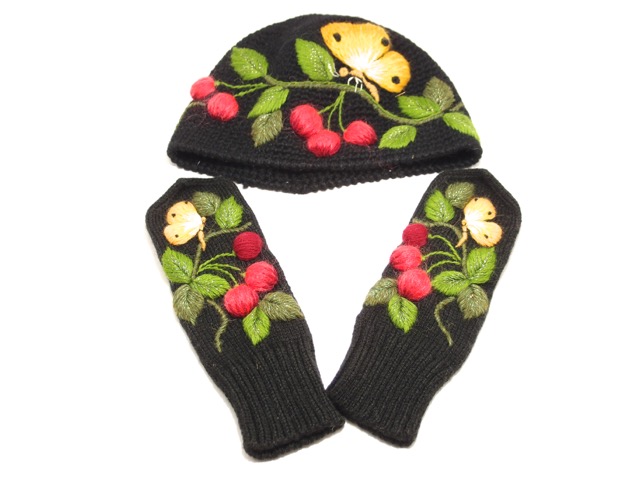 無名作家の手編み 刺繍 手袋＋帽子セット BLACK / BERRY [ロシア製]｜Akhtuba