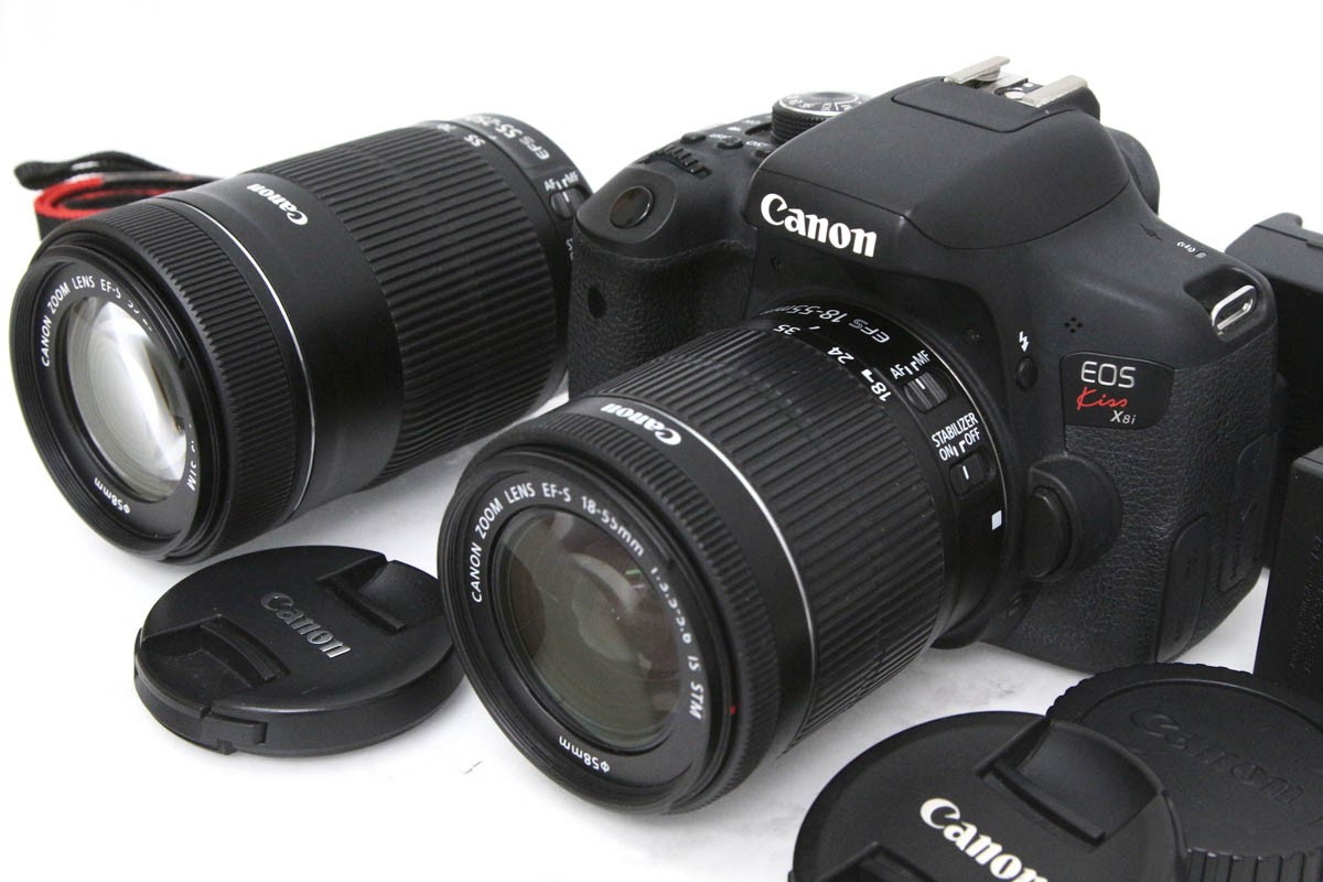 【中古】【並品】キヤノン EOS Kiss X8i ダブルズームキット（センサー清掃済み） CA01-R2715-3U1B Canon EFマウント APS-C 標準ズーム 望遠ズーム 手ブレ補正 レンズ付き セット 中古