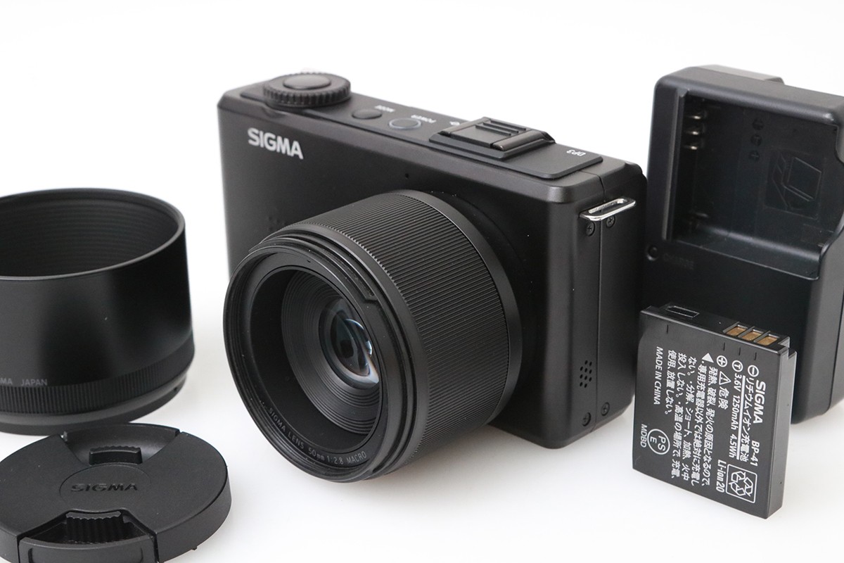 【中古】【良品】シグマ SIGMA DP3 Merrill (貯え蓄電池付) CA01-M6605-2P1A APS-C ディジカメ コンデジ 中古