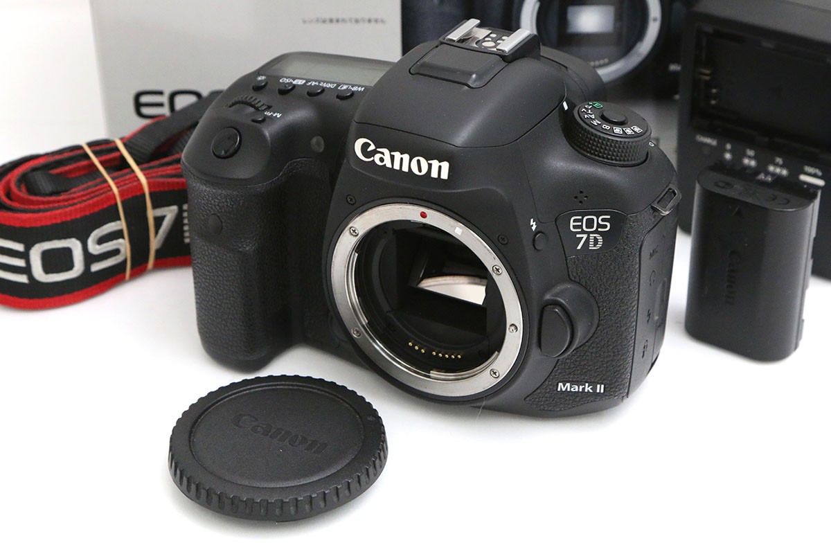 【中古】【並品】キヤノン EOS 7D Mark II ボディ（純正予備バッテリー付き・センサー清掃済み） CA01-B6557-2S2 CANON キヤノン EFマウント EOS 一眼レフ APS-C｜アキバ流通プラス店
