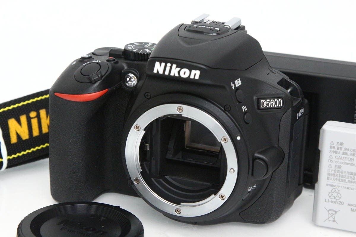 【中古】【美品】ニコン D5600 上半身（検知器洗い濯ぎ済み） CA01-R5537-3V1C Nikon Fマウント APS-C 中古