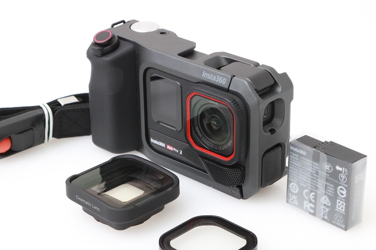【中古】【美品】Insta360 Ace Pro 2 プロシューターキット [十二時黒いこと] CA01-M6804-3U4A 動き写真機 テレビカメラ 手ブレ手を加える 8K 4K 中古