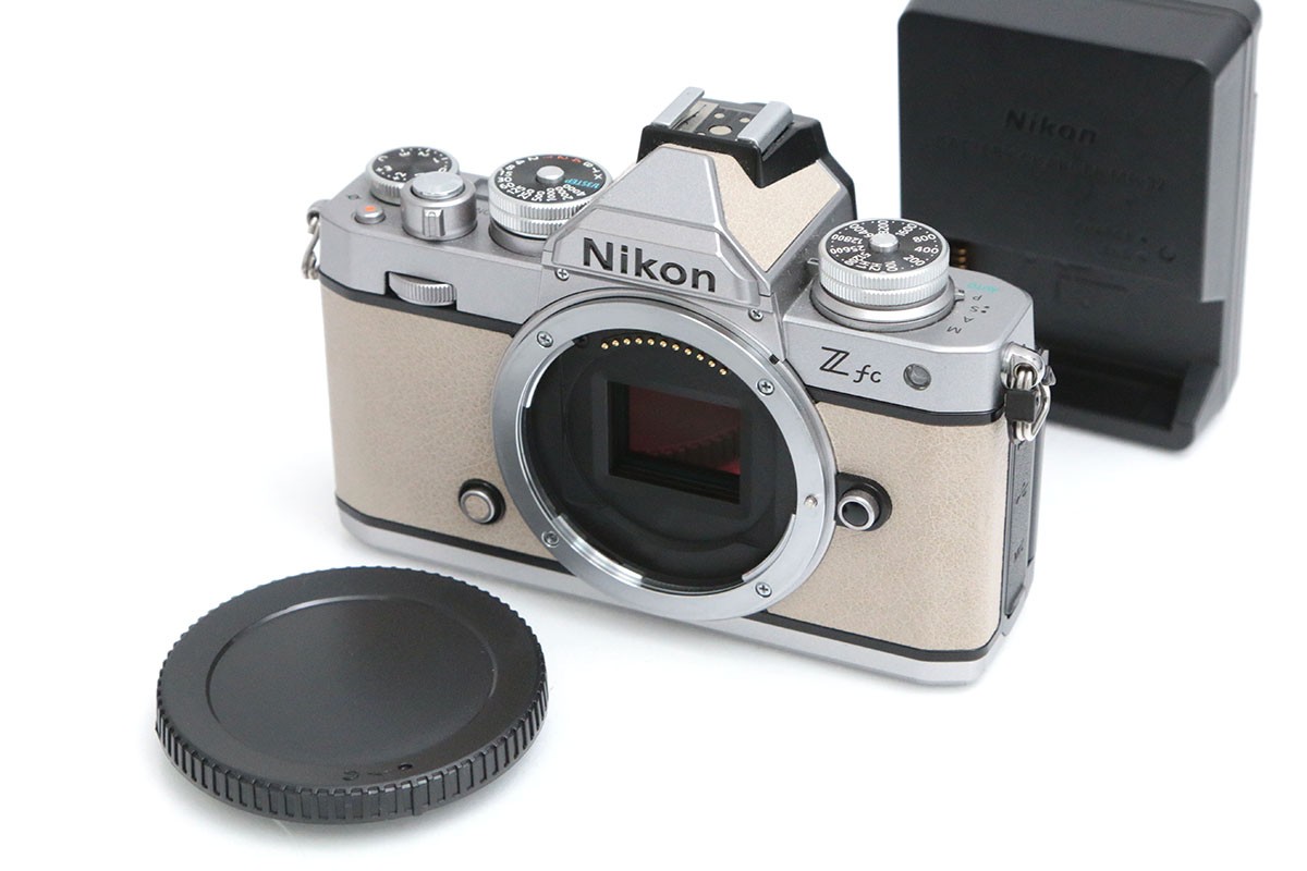 【中古】【良品】ニコン Z fc 上半身 [プレミアムエクステリア]（検知器洗い濯ぎ済） CA01-B5522-2Q1A Nikon Zマウント APS-C EVF 中古