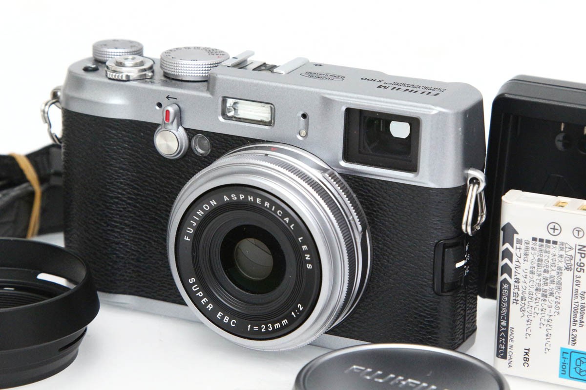 【中古】【並品】富士フイルム FinePix X100 CA01-R5469-3U1A 富士フイルム FUJIFILM FinePix