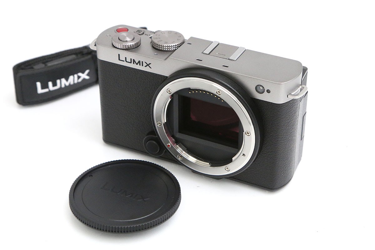 【中古】【美品】パナソニック LUMIX DC-S9-S 上半身 [暗然たるしろがね色] CA01-B5837-3U1B Panasonic Lマウント フルサイズ 5軸手ブレ手を加える 中古