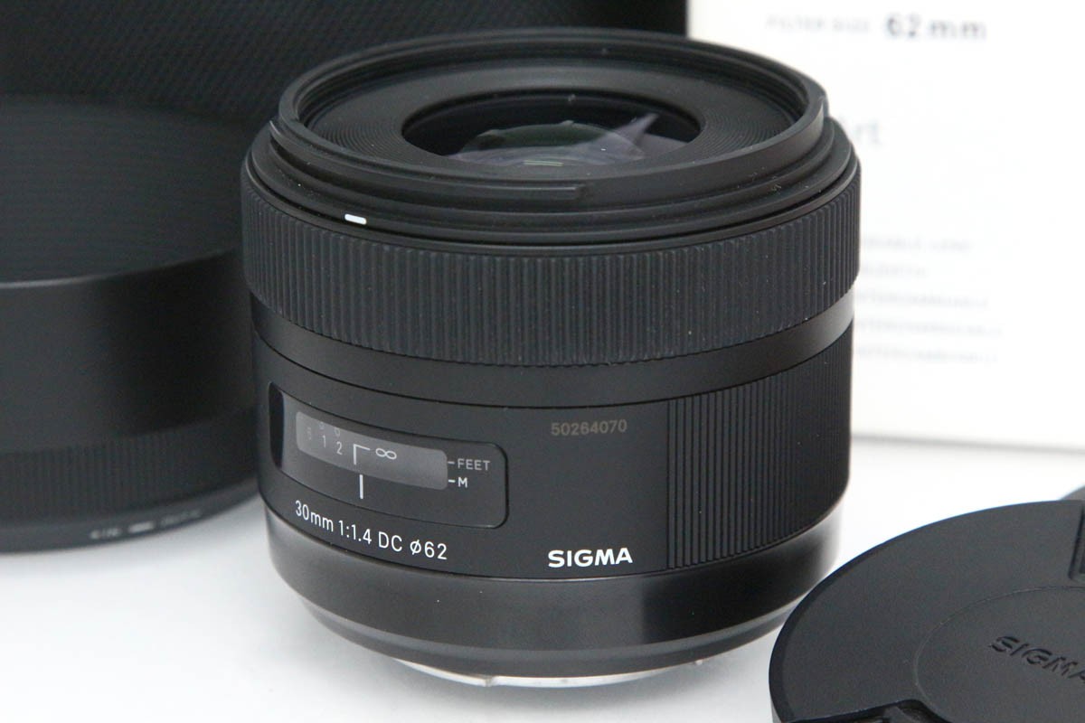 【中古】【美品】シグマ 30粍 F1.4 DC HSM [ソニー用] CA01-R5474-2A3 シグマ SIGMA α Aマウント 単興味の中心 AF/MF APS-C 大差しわたし