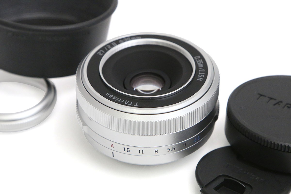 【中古】【美品】銘匠光学 TTArtisan AF 27粍 f/2.8 (S) [しろがね色] CA01-B5885-2M2B Xマウント APS-C 単興味の中心 中古