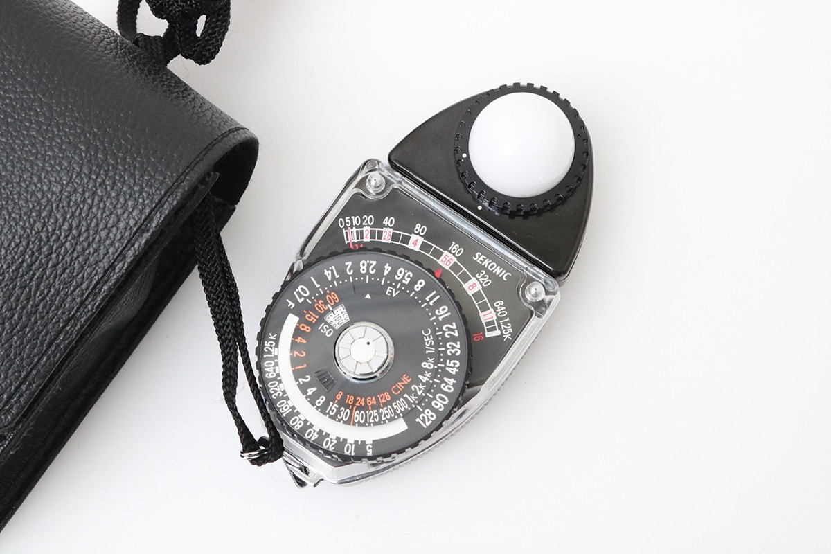 【中古】【美品】セコニック スタジオデラックスII L-398M CA01-M6985-2D1A SEKONIC 定常光 アナログ 露出計 中古｜アキバ流通プラス店