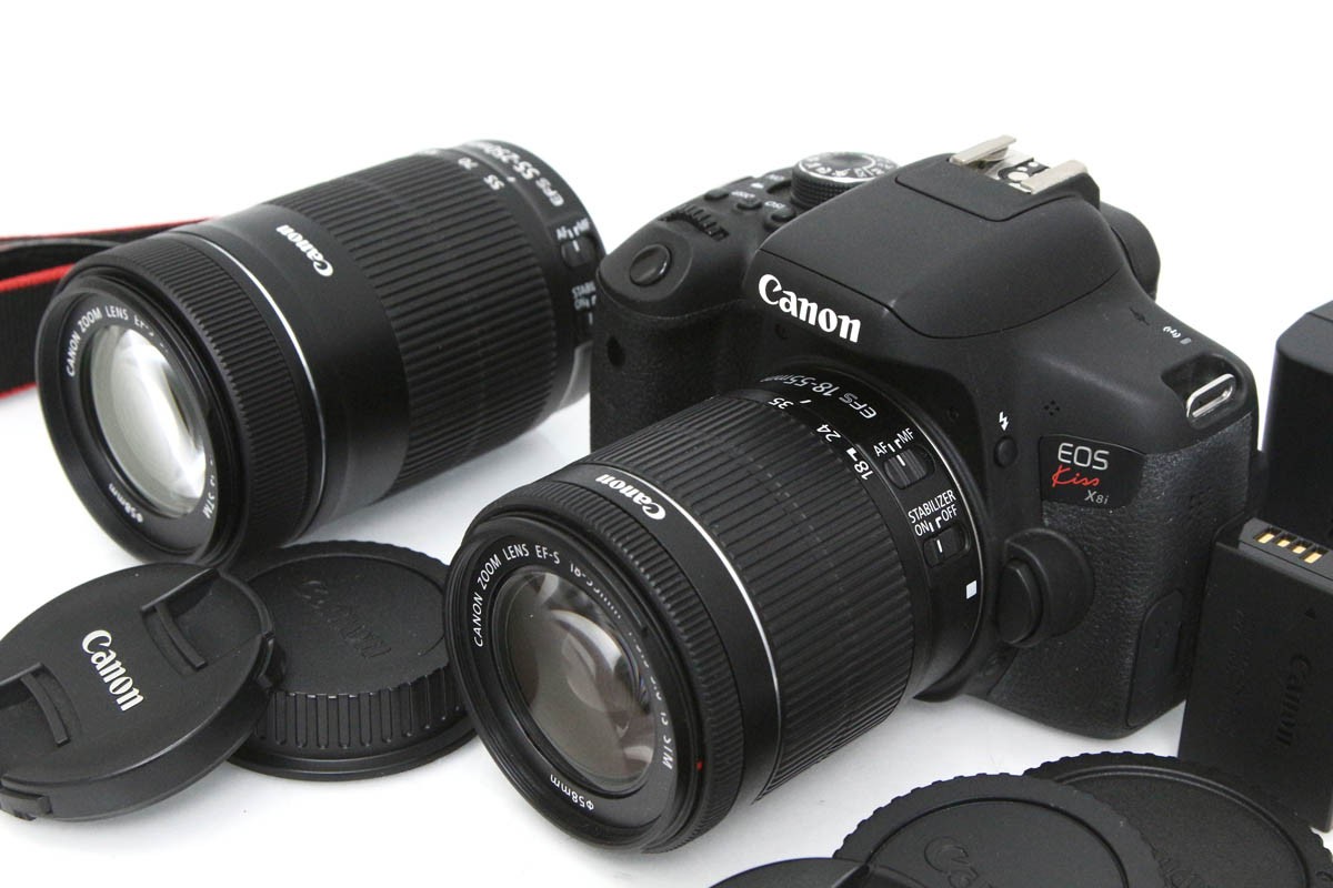 【中古】【良品】キヤノン EOS Kiss X8i ダブルズームキット（センサー清掃済） CA01-R3966-3V1C Canon EFマウント APS-C 標準ズーム 望遠ズーム 手ブレ補正 レンズ付き セット 中古