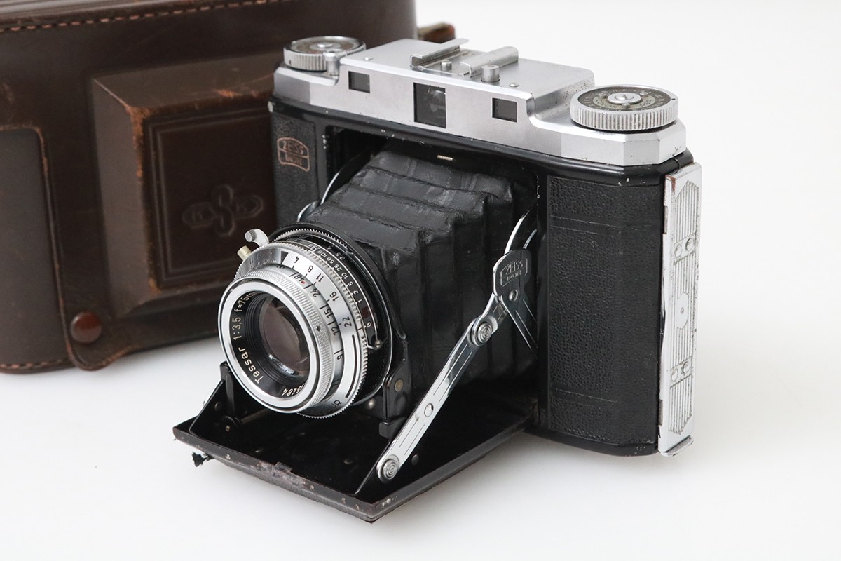 【中古】【ジャンク品】ツァイスイコン  Ikonta Model M with Tessar 75粍 f3.5 lens CA01-M5643-3U2A ZEISSIKON ツァイスイコン 古典派音楽写真機