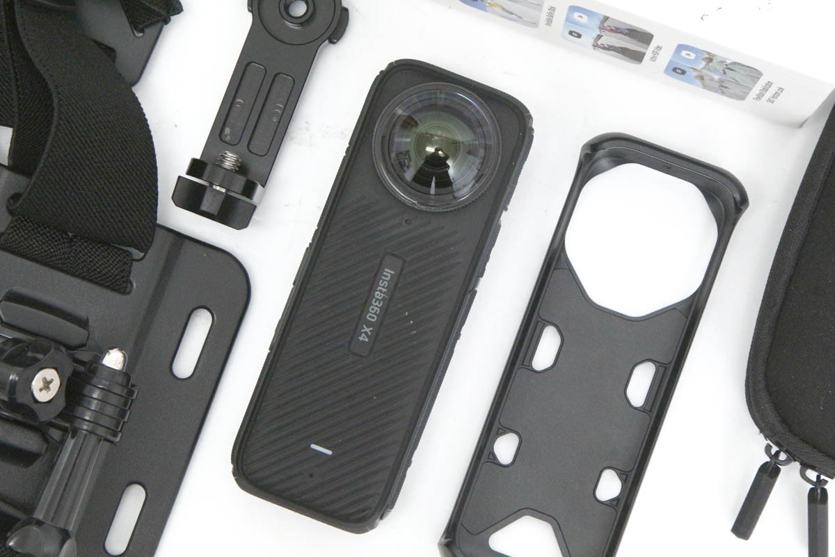 【中古】【良品】insta360 Insta360 X4 [ブラック] アクセサリー付　CA01-R4431-2F3 Insta360 アクションカメラ 8K 手ブレ補正