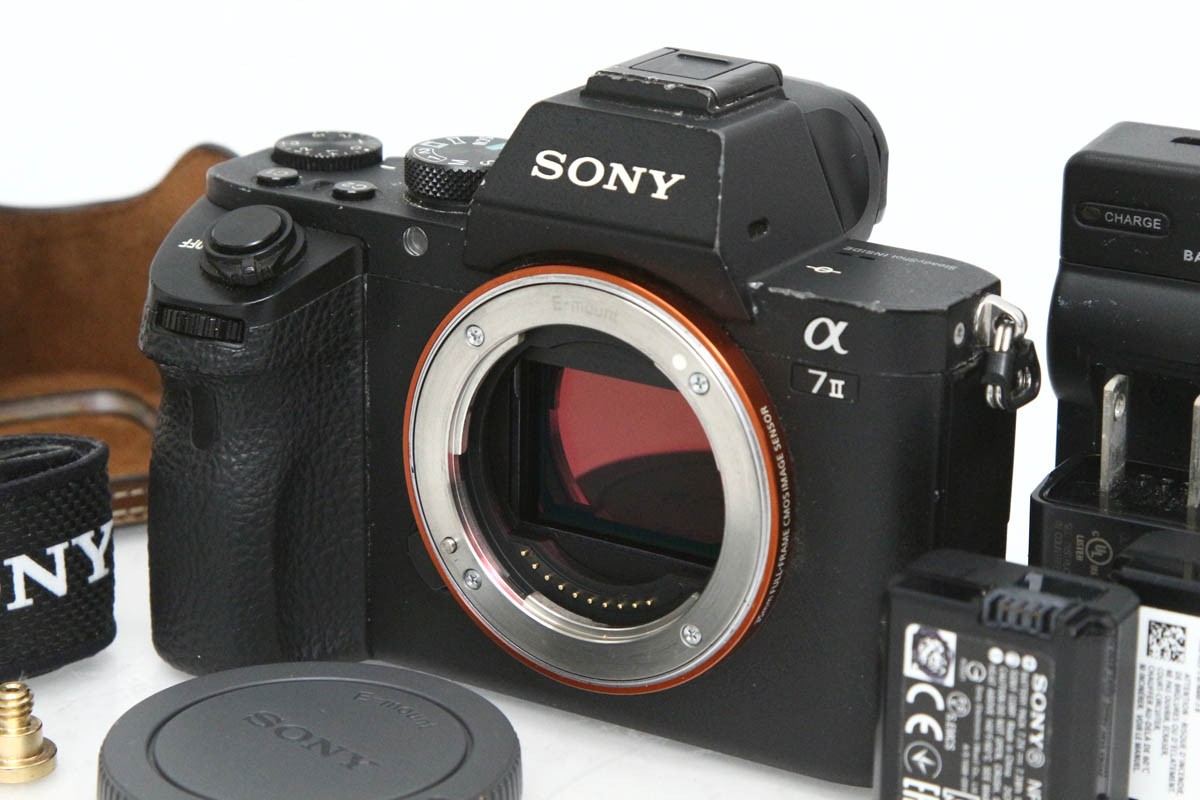 【中古】【並品】ソニー α7 II ILCE-7M2 ボディ(純正予備バッテリー付き・センサー清掃済み) CA01-R3287-3Y2C SONY Eマウント フルサイズ 5軸手ブレ補正 EVF 中古|アキバ流通プラス店