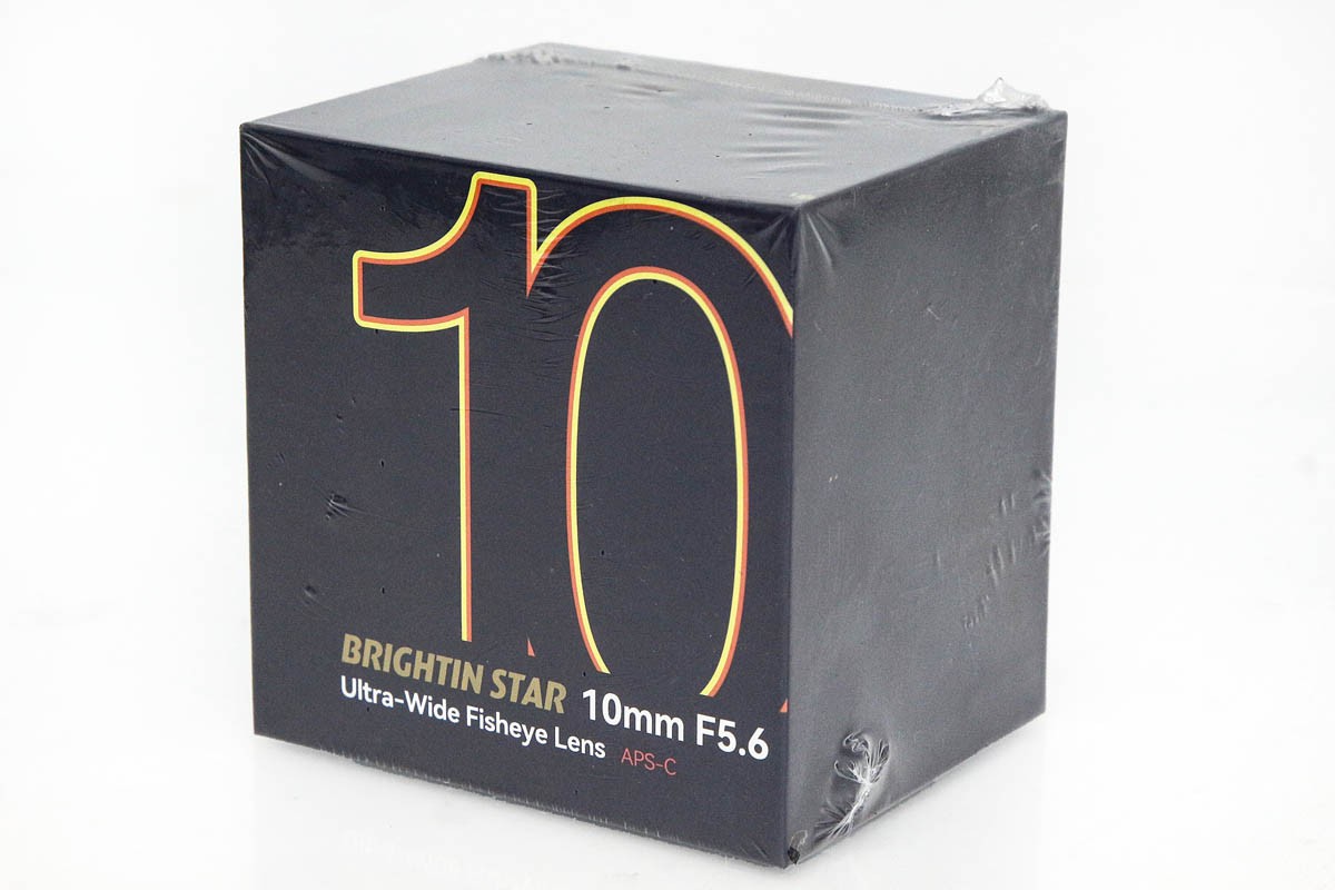 【中古】【未使用品】Brightin Star 10mm F5.6 Fish-eye ブラック [RFマウント] CA01-R3884-2N4 RFマウント APS-C 単焦点 広角 フィッシュアイ 魚眼レンズ MF 未使用品｜アキバ流通プラス店