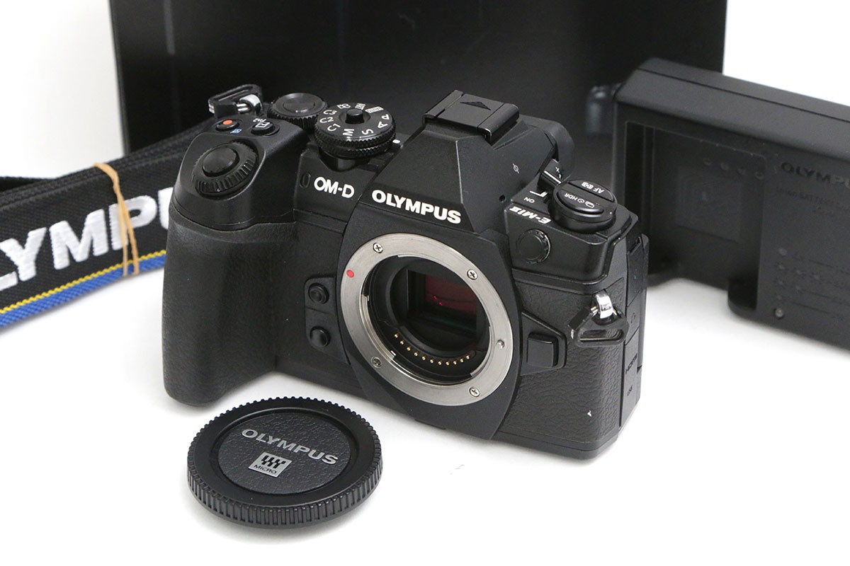 【中古】【良品】オリンパス OM-D E-M1 Mark II ボディ [ブラック]（センサー清掃済み） CA01-B4636-2S1 OLYMPUS マイクロフォーサーズ 5軸手ブレ補正 EVF 中古
