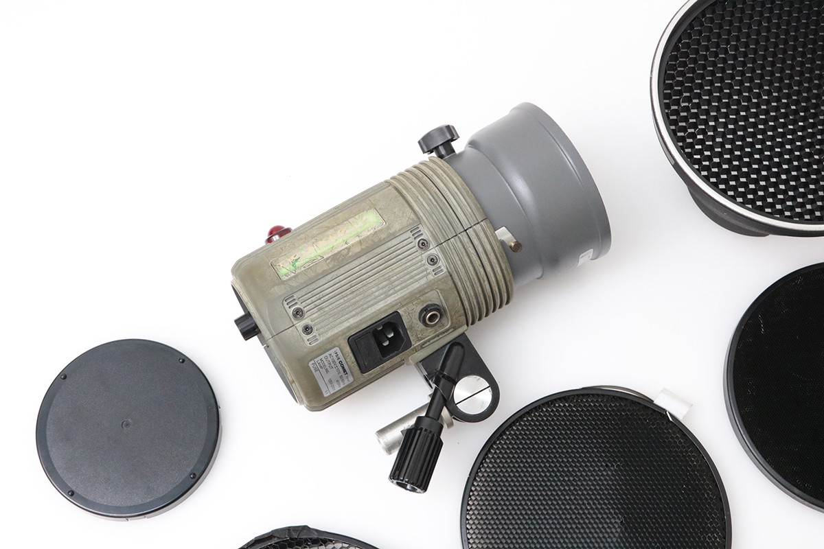 【中古】【ジャンク品】コメット twinkle 04f モノブロックストロボ CA01-M5805-2C5 COMET 中古