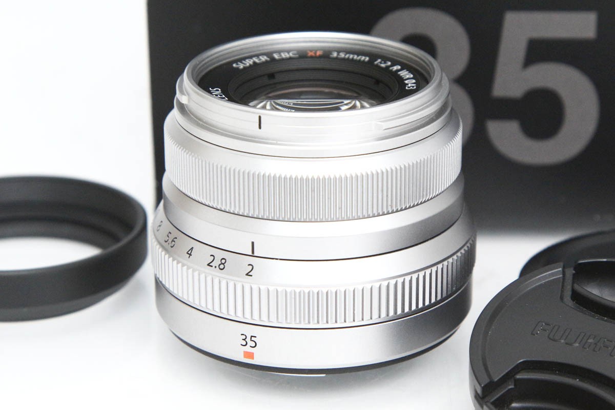 【中古】【美品】富士フイルム フジノン水晶体 XF35mmF2 R WR しろがね色 CA01-R4552-2A4 富士フイルム FUJIFILM Xマウント 単興味の中心 AF/MF APS-C