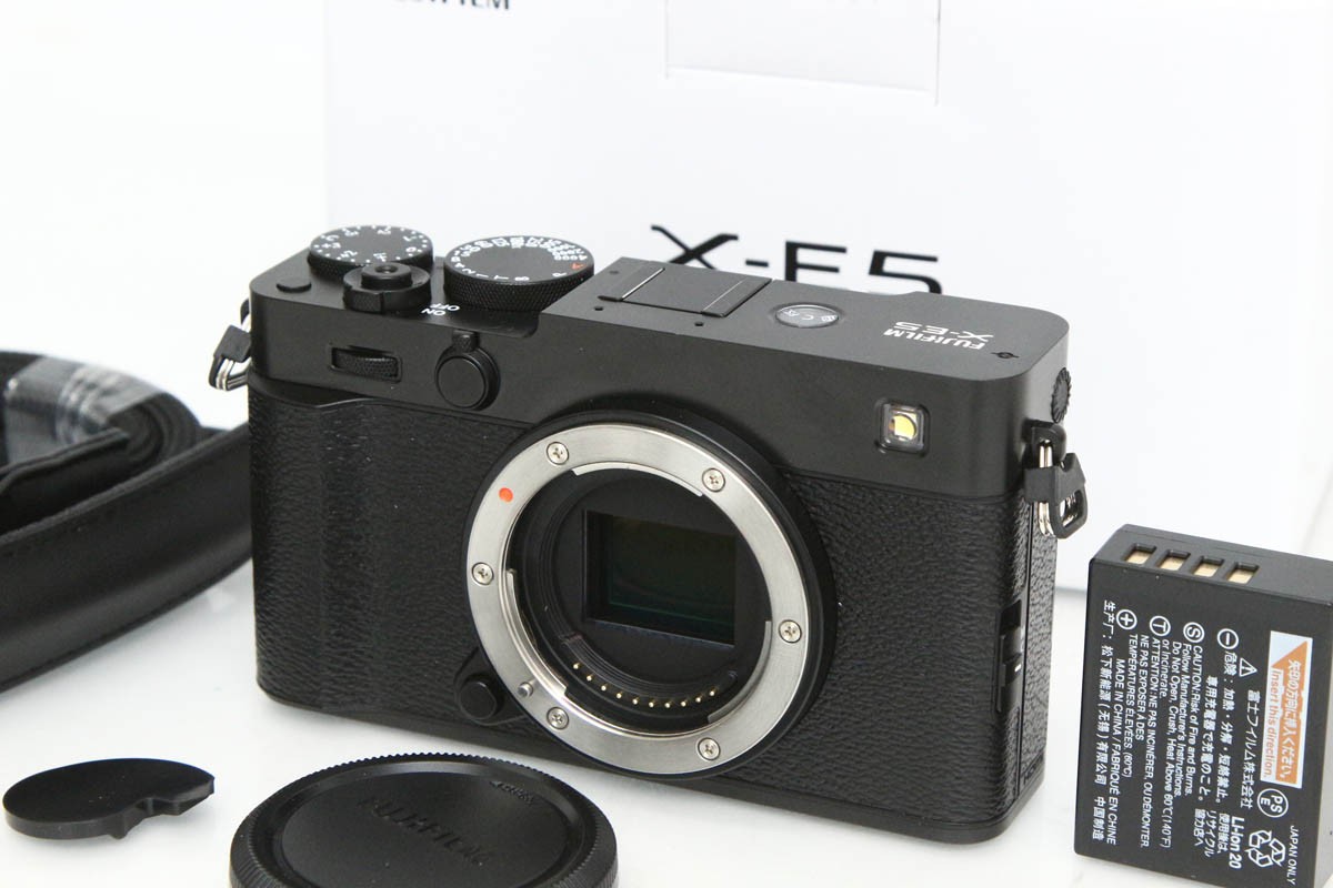 【中古】【極美品】富士フイルム FUJIFILM X-E5 上半身 [黒いこと]（検知器洗い濯ぎ済） CA01-R4718-2Q3 富士フイルム FUJIFILM Xマウント 銀鏡受け答え APS-C 手ブレ手を加える 4K相応う