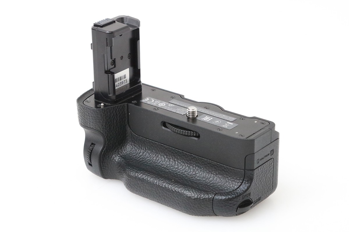 【中古】【美品】ソニー VG-C2EM 縦空間的関係手持ち部分 (α7II/α7RII/α7SII用) CA01-M6352-2D4A SONY ソニー 縦空間的関係 手持ち部分 長時間映画化